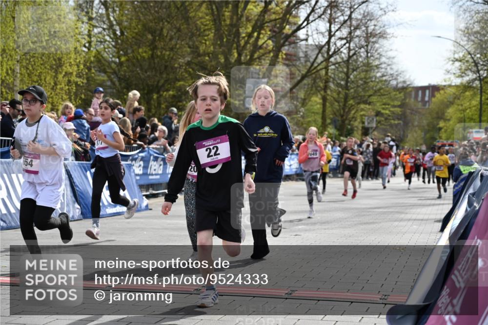 12.04.2026 - 45. Internationalen Wilhelmsburger Insellauf J. Mangold http://msf.ph/oto/9524333 12.04.2026 14:50:42 Ziel 330, 362, 865, 1844, 98, 22, 654, 420, 877, 1049, 1837, 609 meine-sportfotos.de