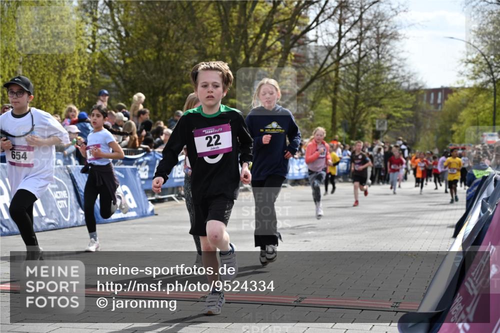 12.04.2026 - 45. Internationalen Wilhelmsburger Insellauf J. Mangold http://msf.ph/oto/9524334 12.04.2026 14:50:42 Ziel 330, 362, 865, 1844, 98, 22, 654, 420, 877, 1049, 1837, 609 meine-sportfotos.de