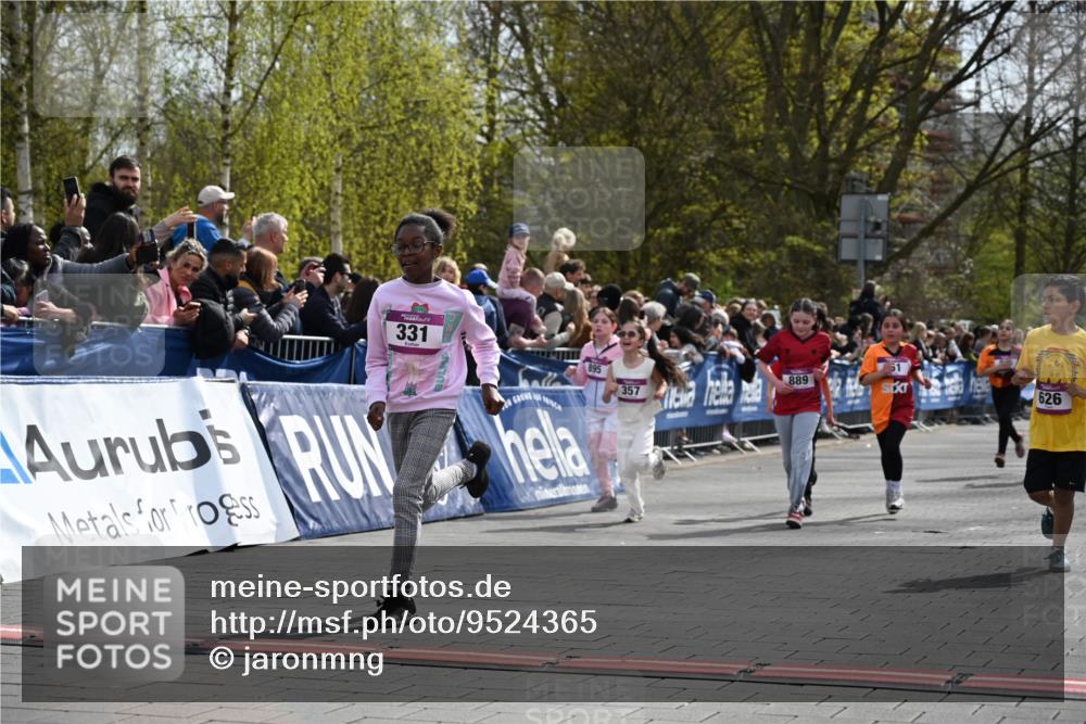 12.04.2026 - 45. Internationalen Wilhelmsburger Insellauf J. Mangold http://msf.ph/oto/9524365 12.04.2026 14:50:48 Ziel 1049, 1837, 609, 331, 626, 895, 357, 889, 408, 351, 893, 455 meine-sportfotos.de