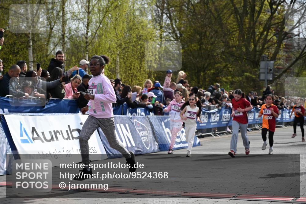 12.04.2026 - 45. Internationalen Wilhelmsburger Insellauf J. Mangold http://msf.ph/oto/9524368 12.04.2026 14:50:48 Ziel 1049, 1837, 609, 331, 626, 895, 357, 889, 408, 351, 893, 455 meine-sportfotos.de