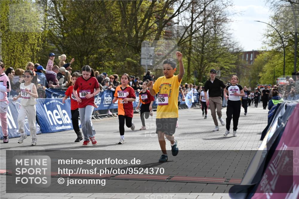12.04.2026 - 45. Internationalen Wilhelmsburger Insellauf J. Mangold http://msf.ph/oto/9524370 12.04.2026 14:50:49 Ziel 1837, 609, 331, 626, 895, 357, 889, 408, 351, 893, 455, 388 meine-sportfotos.de