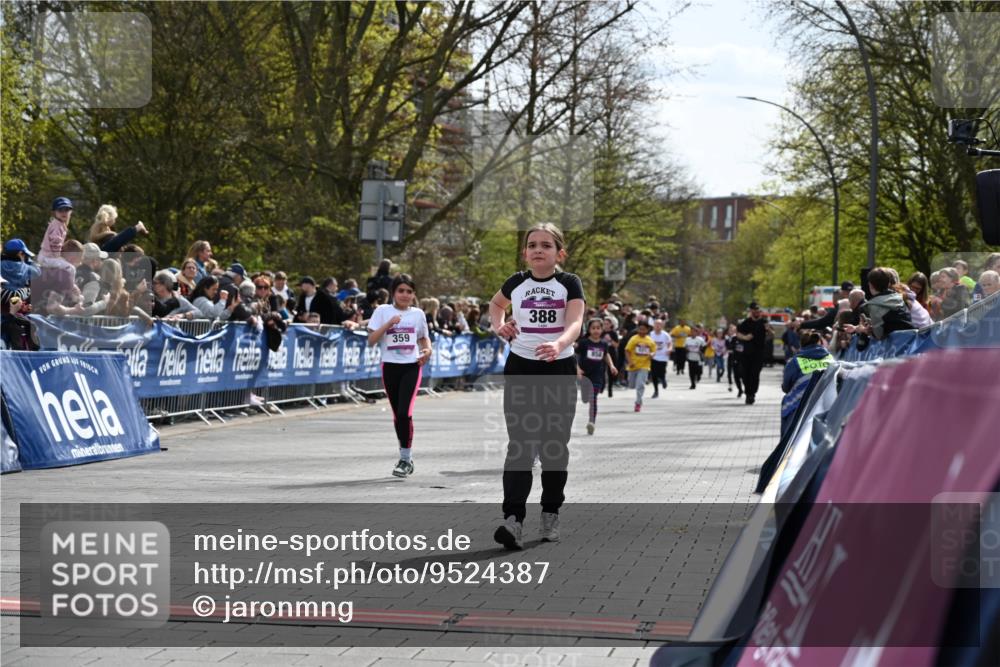 12.04.2026 - 45. Internationalen Wilhelmsburger Insellauf J. Mangold http://msf.ph/oto/9524387 12.04.2026 14:50:52 Ziel 626, 895, 357, 889, 408, 351, 893, 455, 388, 663, 359, 858 meine-sportfotos.de