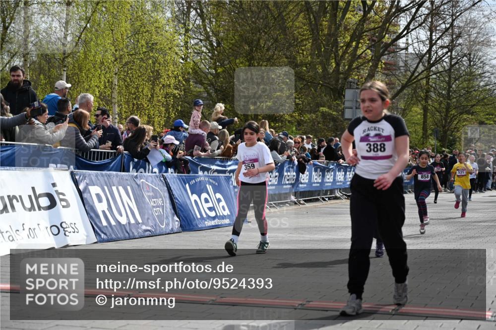 12.04.2026 - 45. Internationalen Wilhelmsburger Insellauf J. Mangold http://msf.ph/oto/9524393 12.04.2026 14:50:54 Ziel 889, 408, 351, 893, 455, 388, 663, 359, 858, 531, 493 meine-sportfotos.de