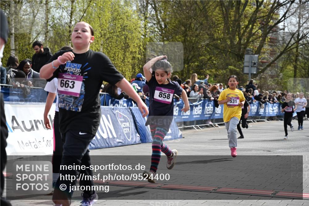 12.04.2026 - 45. Internationalen Wilhelmsburger Insellauf J. Mangold http://msf.ph/oto/9524400 12.04.2026 14:50:57 Ziel 388, 663, 359, 858, 531, 493, 1822 meine-sportfotos.de