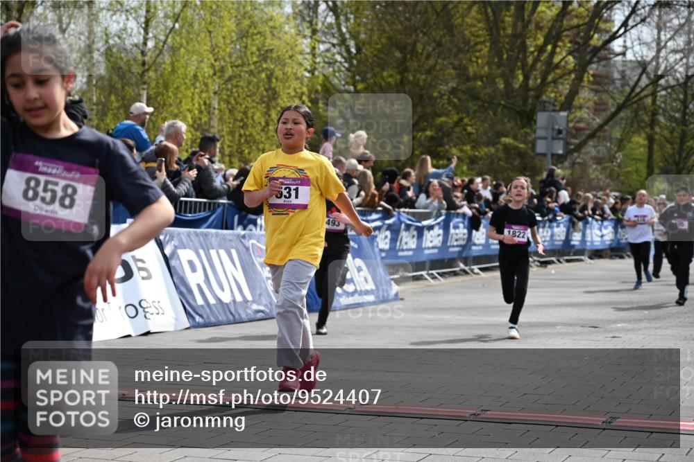 12.04.2026 - 45. Internationalen Wilhelmsburger Insellauf J. Mangold http://msf.ph/oto/9524407 12.04.2026 14:50:58 Ziel 663, 359, 858, 531, 493, 1822, 495, 1041 meine-sportfotos.de