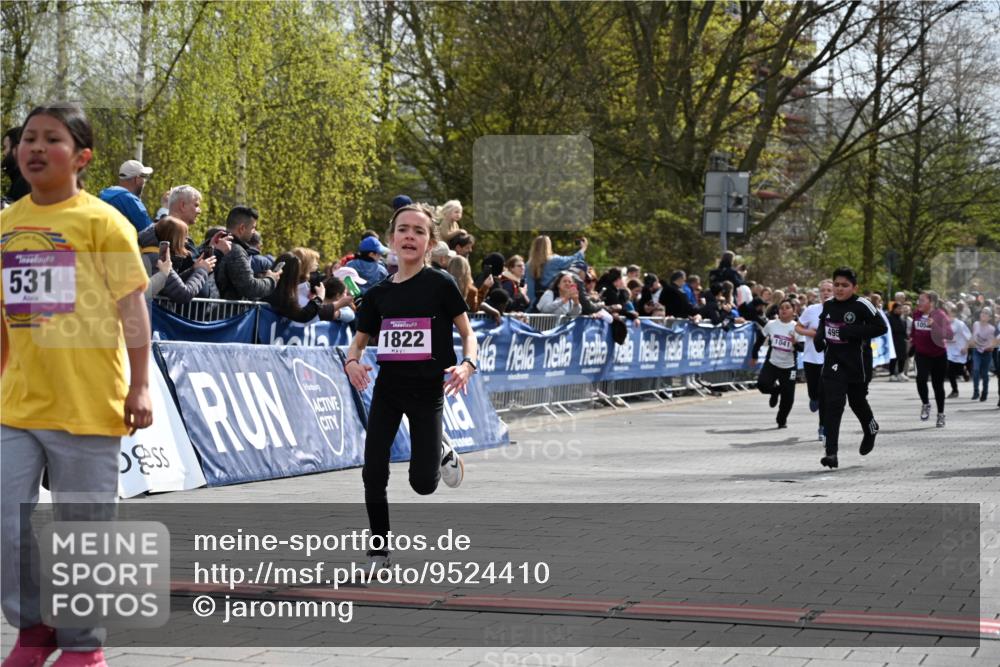12.04.2026 - 45. Internationalen Wilhelmsburger Insellauf J. Mangold http://msf.ph/oto/9524410 12.04.2026 14:50:59 Ziel 663, 359, 858, 531, 493, 1822, 495, 1041, 1052, 116 meine-sportfotos.de