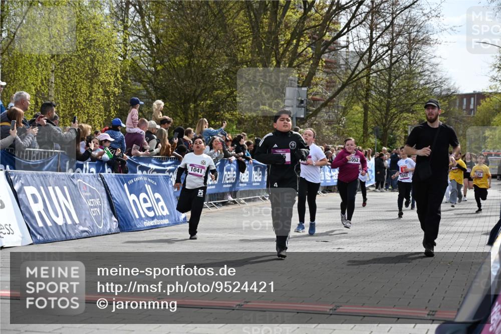 12.04.2026 - 45. Internationalen Wilhelmsburger Insellauf J. Mangold http://msf.ph/oto/9524421 12.04.2026 14:51:00 Ziel 858, 531, 493, 1822, 495, 1041, 1052, 116, 593 meine-sportfotos.de