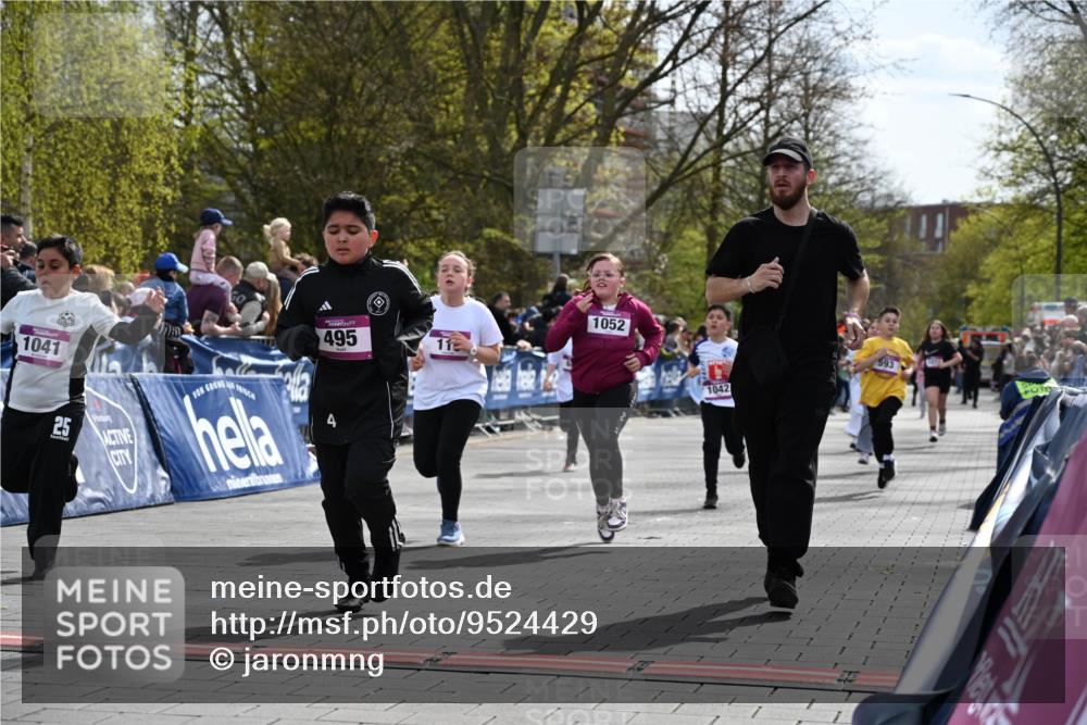 12.04.2026 - 45. Internationalen Wilhelmsburger Insellauf J. Mangold http://msf.ph/oto/9524429 12.04.2026 14:51:02 Ziel 531, 493, 1822, 495, 1041, 1052, 116, 593, 1042, 686, 536, 1047 meine-sportfotos.de