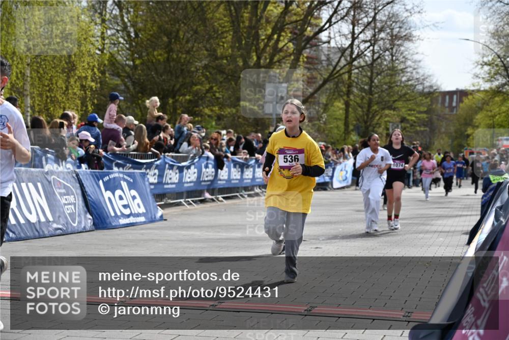 12.04.2026 - 45. Internationalen Wilhelmsburger Insellauf J. Mangold http://msf.ph/oto/9524431 12.04.2026 14:51:05 Ziel 495, 1041, 1052, 116, 593, 1042, 686, 536, 1047, 1074 meine-sportfotos.de