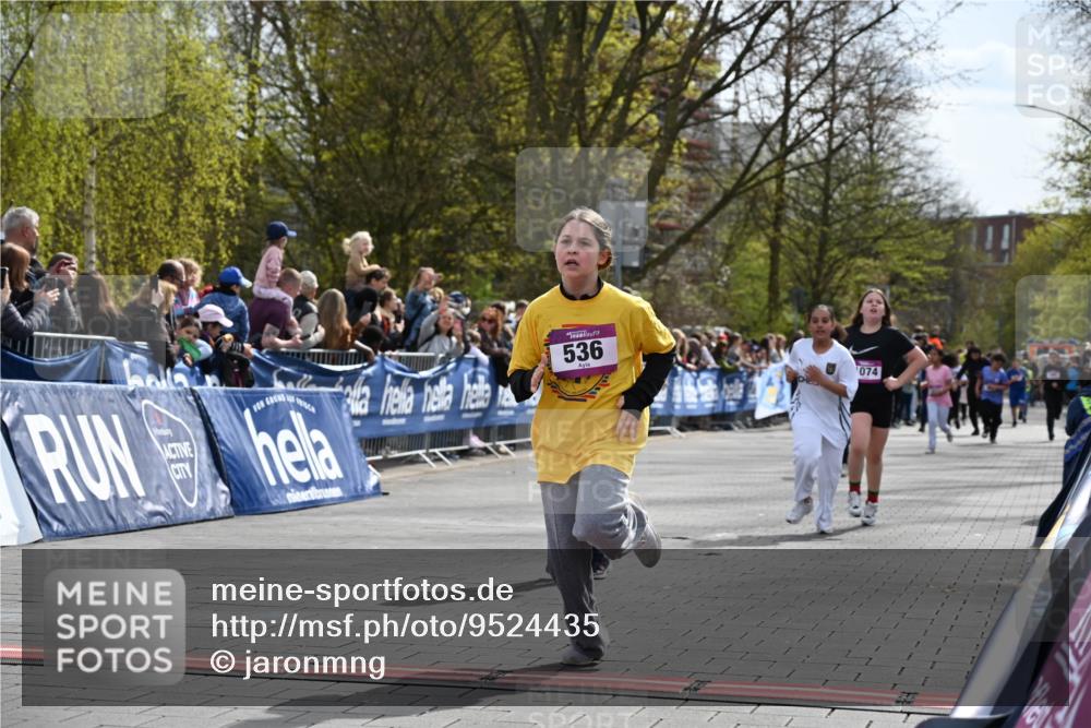 12.04.2026 - 45. Internationalen Wilhelmsburger Insellauf J. Mangold http://msf.ph/oto/9524435 12.04.2026 14:51:06 Ziel 495, 1041, 1052, 116, 593, 1042, 686, 536, 1047, 1074 meine-sportfotos.de