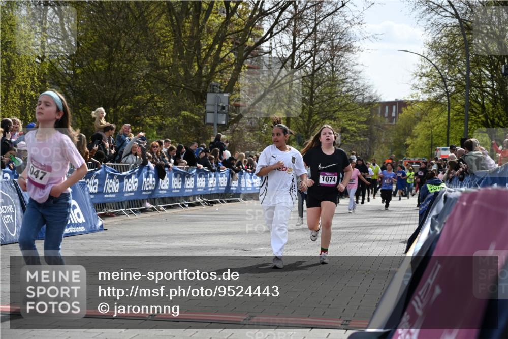 12.04.2026 - 45. Internationalen Wilhelmsburger Insellauf J. Mangold http://msf.ph/oto/9524443 12.04.2026 14:51:07 Ziel 1052, 116, 593, 1042, 686, 536, 1047, 1074, 1054 meine-sportfotos.de