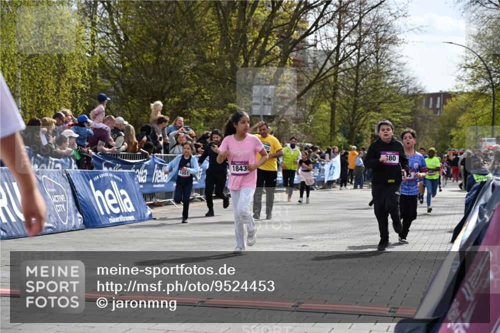 12.04.2026 - 45. Internationalen Wilhelmsburger Insellauf J. Mangold http://msf.ph/oto/9524453 12.04.2026 14:51:13 Ziel 1054, 1843, 380, 435, 1051, 544 meine-sportfotos.de