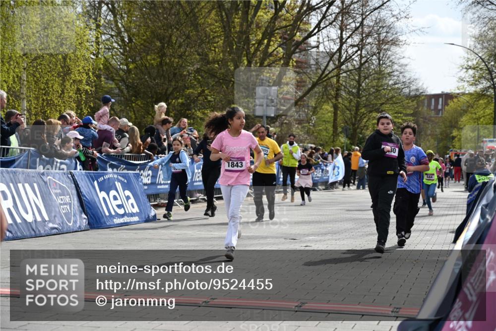 12.04.2026 - 45. Internationalen Wilhelmsburger Insellauf J. Mangold http://msf.ph/oto/9524455 12.04.2026 14:51:13 Ziel 1054, 1843, 380, 435, 1051, 544 meine-sportfotos.de