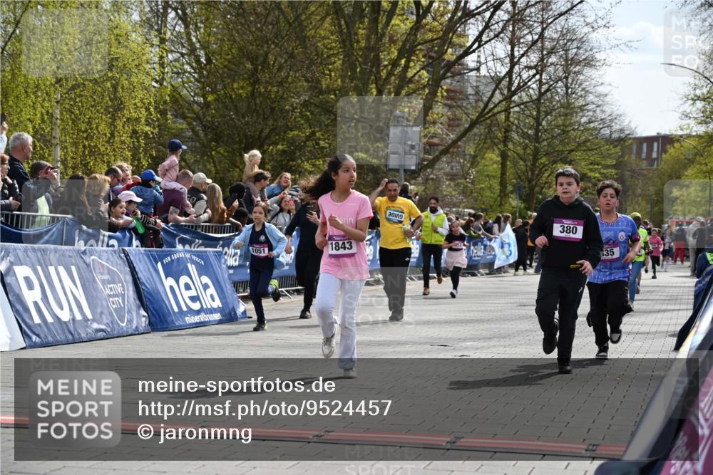 12.04.2026 - 45. Internationalen Wilhelmsburger Insellauf J. Mangold http://msf.ph/oto/9524457 12.04.2026 14:51:13 Ziel 1054, 1843, 380, 435, 1051, 544 meine-sportfotos.de