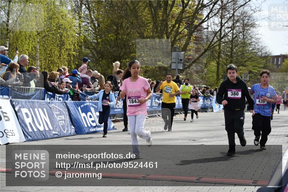 12.04.2026 - 45. Internationalen Wilhelmsburger Insellauf J. Mangold http://msf.ph/oto/9524461 12.04.2026 14:51:13 Ziel 1054, 1843, 380, 435, 1051, 544 meine-sportfotos.de