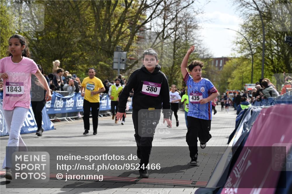 12.04.2026 - 45. Internationalen Wilhelmsburger Insellauf J. Mangold http://msf.ph/oto/9524466 12.04.2026 14:51:14 Ziel 1054, 1843, 380, 435, 1051, 544, 444 meine-sportfotos.de