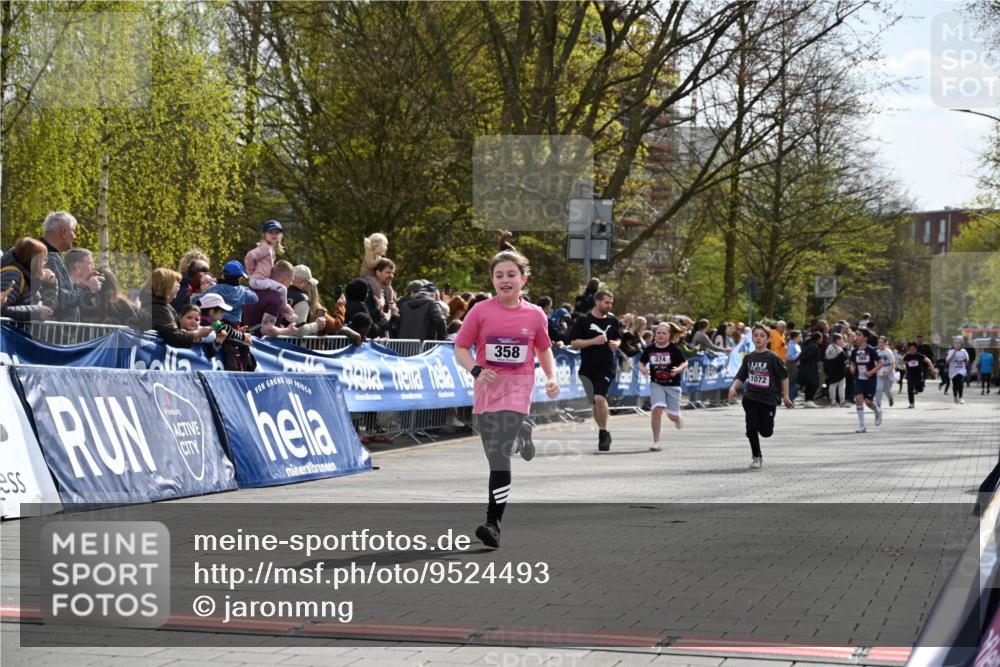 12.04.2026 - 45. Internationalen Wilhelmsburger Insellauf J. Mangold http://msf.ph/oto/9524493 12.04.2026 14:51:21 Ziel 544, 444, 868, 852, 358, 1072 meine-sportfotos.de