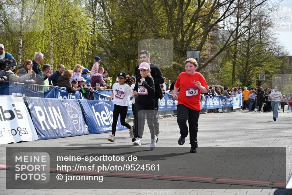 12.04.2026 - 45. Internationalen Wilhelmsburger Insellauf J. Mangold http://msf.ph/oto/9524561 12.04.2026 14:51:38 Ziel 1071, 523, 363, 342, 505 meine-sportfotos.de