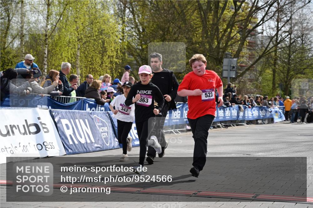12.04.2026 - 45. Internationalen Wilhelmsburger Insellauf J. Mangold http://msf.ph/oto/9524566 12.04.2026 14:51:38 Ziel 1071, 523, 363, 342, 505 meine-sportfotos.de