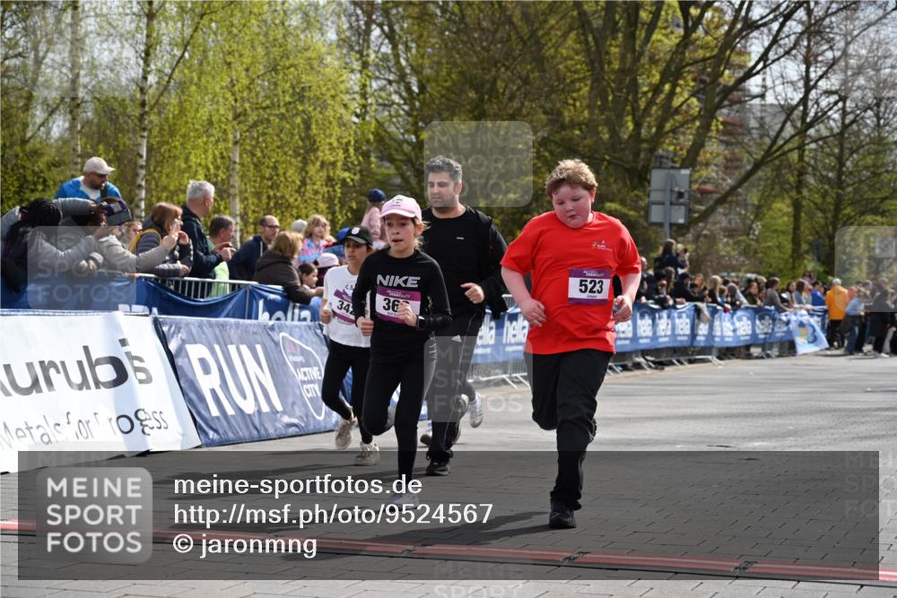 12.04.2026 - 45. Internationalen Wilhelmsburger Insellauf J. Mangold http://msf.ph/oto/9524567 12.04.2026 14:51:38 Ziel 1071, 523, 363, 342, 505 meine-sportfotos.de