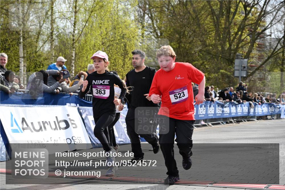 12.04.2026 - 45. Internationalen Wilhelmsburger Insellauf J. Mangold http://msf.ph/oto/9524572 12.04.2026 14:51:39 Ziel 1071, 523, 363, 342, 505 meine-sportfotos.de