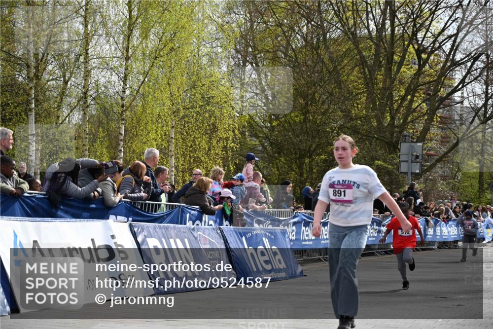 12.04.2026 - 45. Internationalen Wilhelmsburger Insellauf J. Mangold http://msf.ph/oto/9524587 12.04.2026 14:51:45 Ziel 891, 512 meine-sportfotos.de