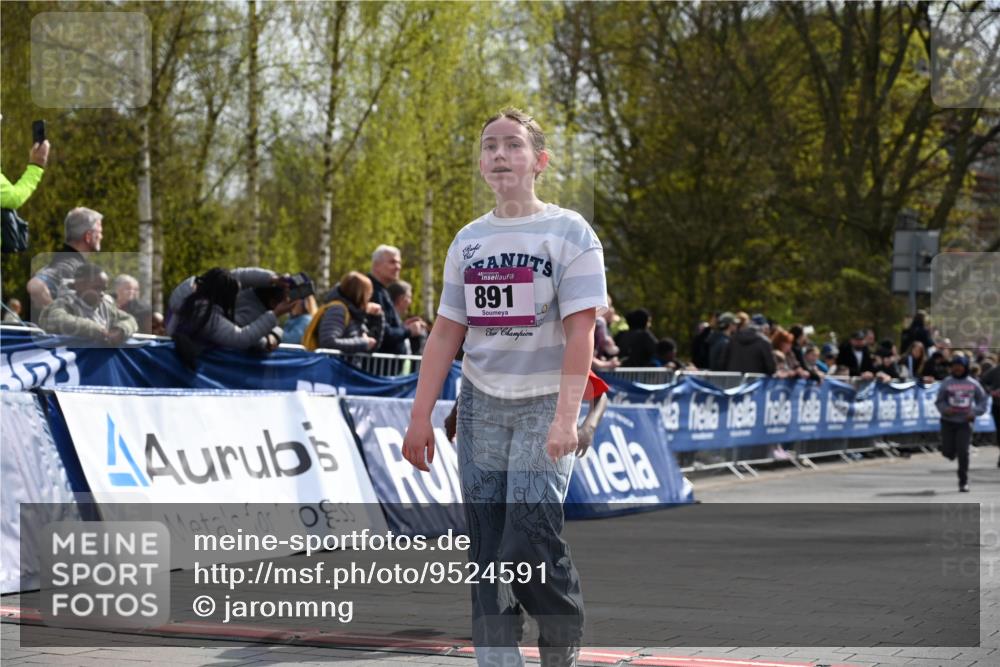 12.04.2026 - 45. Internationalen Wilhelmsburger Insellauf J. Mangold http://msf.ph/oto/9524591 12.04.2026 14:51:46 Ziel 891, 512, 394 meine-sportfotos.de