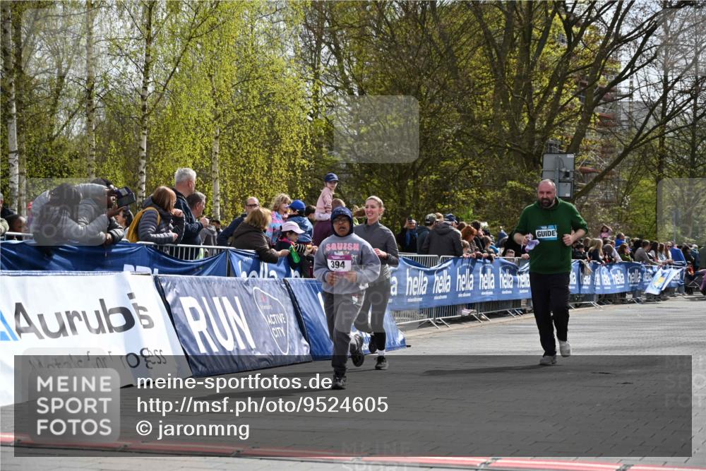 12.04.2026 - 45. Internationalen Wilhelmsburger Insellauf J. Mangold http://msf.ph/oto/9524605 12.04.2026 14:51:49 Ziel 891, 512, 394 meine-sportfotos.de