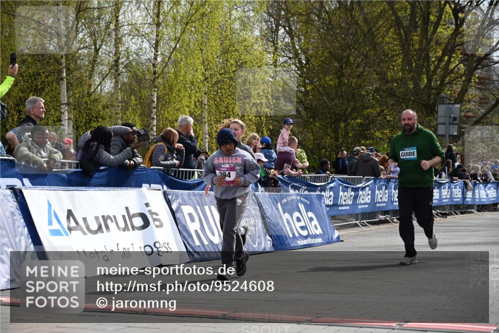12.04.2026 - 45. Internationalen Wilhelmsburger Insellauf J. Mangold http://msf.ph/oto/9524608 12.04.2026 14:51:50 Ziel 512, 394 meine-sportfotos.de