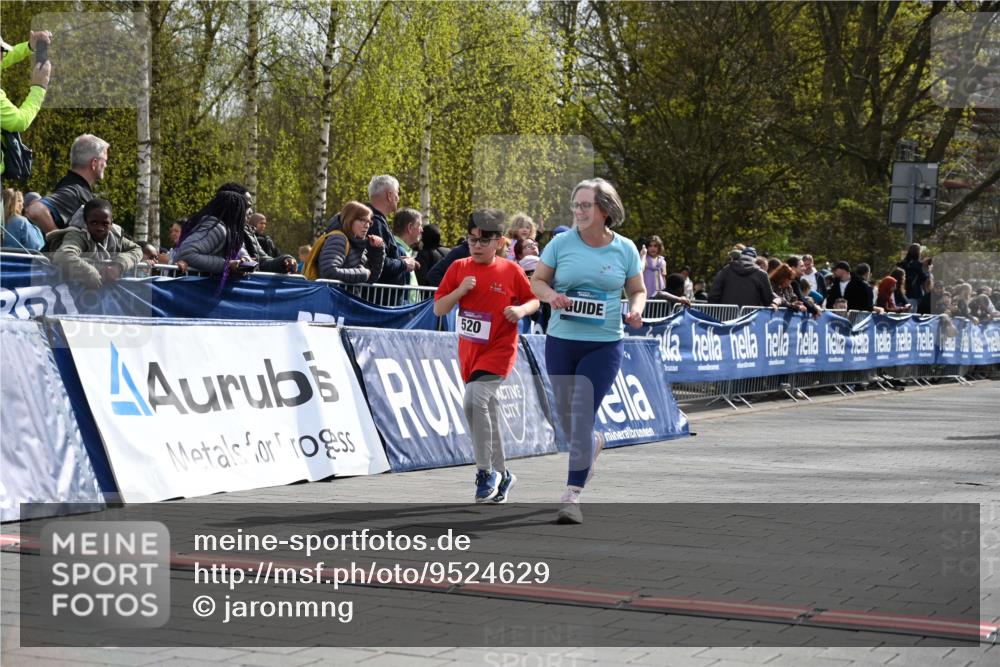 12.04.2026 - 45. Internationalen Wilhelmsburger Insellauf J. Mangold http://msf.ph/oto/9524629 12.04.2026 14:52:00 Ziel 520, 350, 892, 490, 114 meine-sportfotos.de
