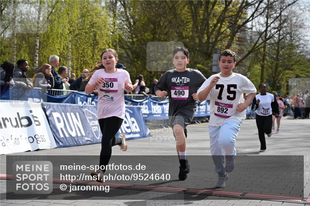 12.04.2026 - 45. Internationalen Wilhelmsburger Insellauf J. Mangold http://msf.ph/oto/9524640 12.04.2026 14:52:03 Ziel 520, 350, 892, 490, 114 meine-sportfotos.de