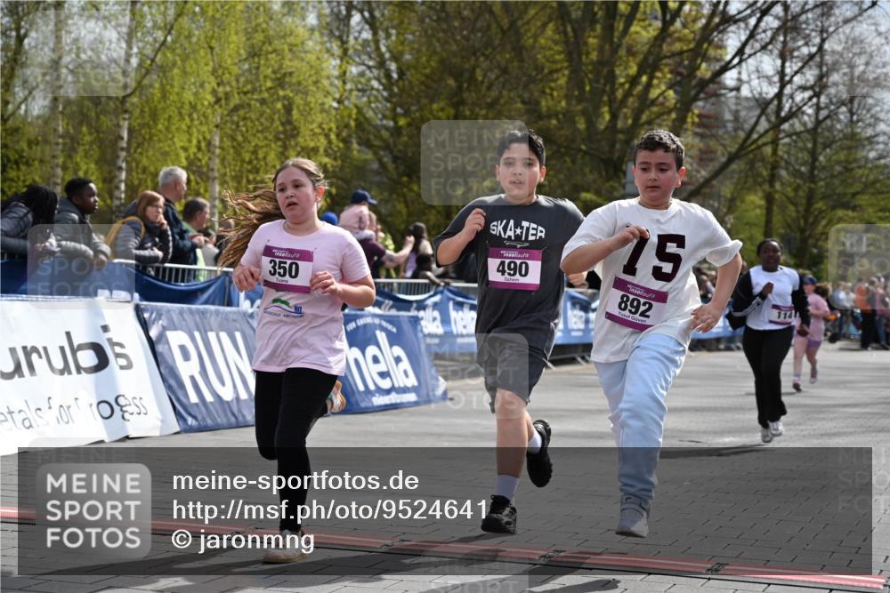 12.04.2026 - 45. Internationalen Wilhelmsburger Insellauf J. Mangold http://msf.ph/oto/9524641 12.04.2026 14:52:03 Ziel 520, 350, 892, 490, 114 meine-sportfotos.de