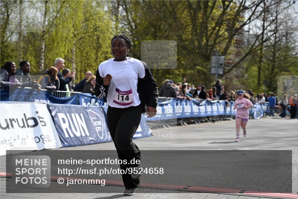 12.04.2026 - 45. Internationalen Wilhelmsburger Insellauf J. Mangold http://msf.ph/oto/9524658 12.04.2026 14:52:05 Ziel 520, 350, 892, 490, 114, 341 meine-sportfotos.de