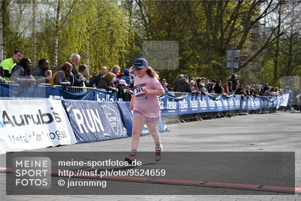 12.04.2026 - 45. Internationalen Wilhelmsburger Insellauf J. Mangold http://msf.ph/oto/9524659 12.04.2026 14:52:08 Ziel 114, 341 meine-sportfotos.de