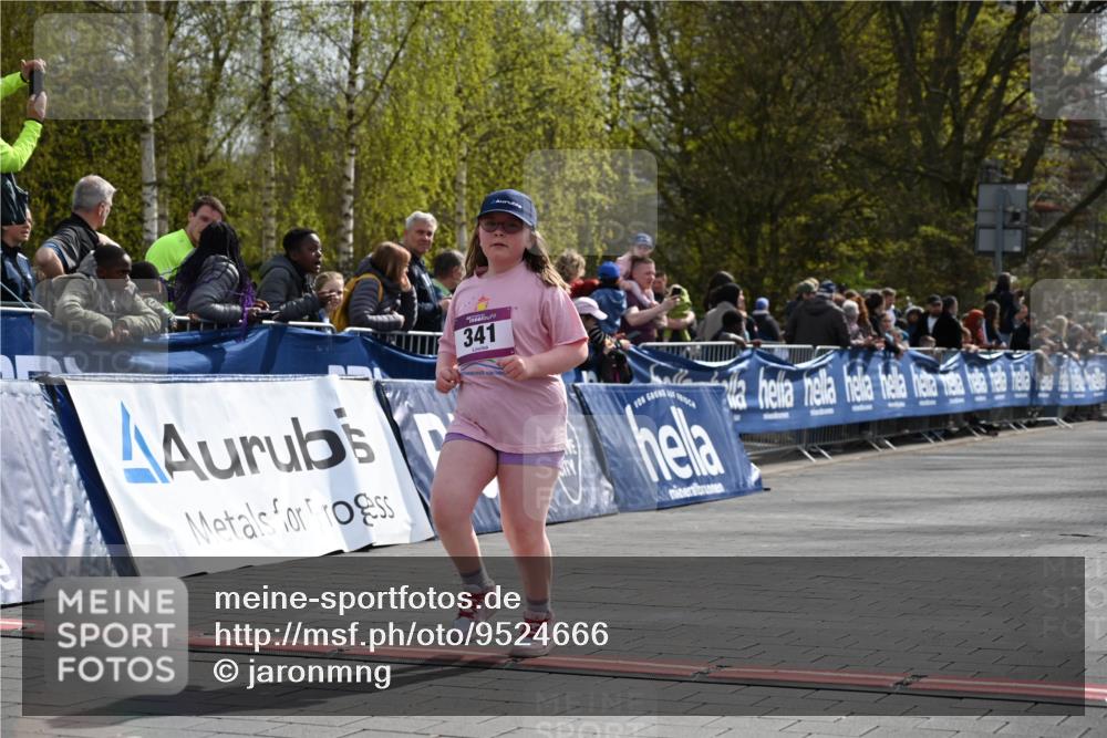 12.04.2026 - 45. Internationalen Wilhelmsburger Insellauf J. Mangold http://msf.ph/oto/9524666 12.04.2026 14:52:09 Ziel 341 meine-sportfotos.de
