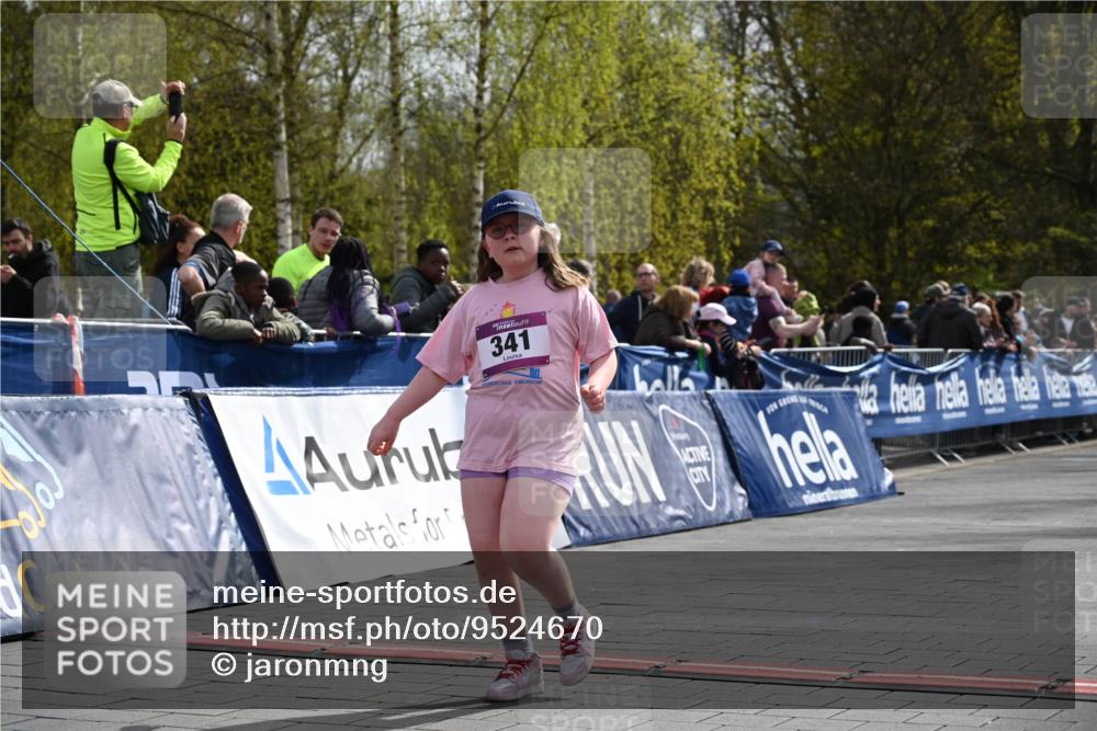 12.04.2026 - 45. Internationalen Wilhelmsburger Insellauf J. Mangold http://msf.ph/oto/9524670 12.04.2026 14:52:09 Ziel 341 meine-sportfotos.de