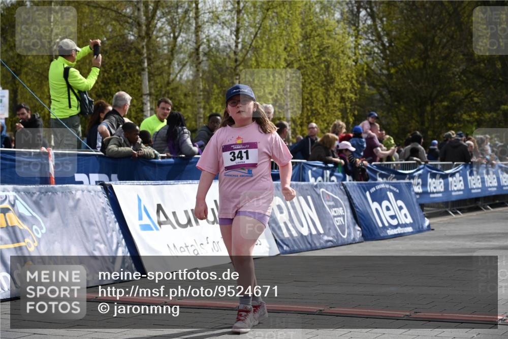 12.04.2026 - 45. Internationalen Wilhelmsburger Insellauf J. Mangold http://msf.ph/oto/9524671 12.04.2026 14:52:09 Ziel 341 meine-sportfotos.de