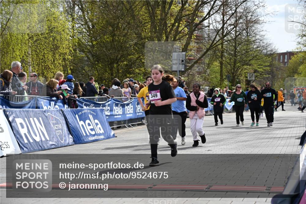 12.04.2026 - 45. Internationalen Wilhelmsburger Insellauf J. Mangold http://msf.ph/oto/9524675 12.04.2026 14:52:17 Ziel 349, 581 meine-sportfotos.de