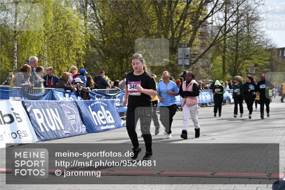 12.04.2026 - 45. Internationalen Wilhelmsburger Insellauf J. Mangold http://msf.ph/oto/9524681 12.04.2026 14:52:17 Ziel 349, 581 meine-sportfotos.de