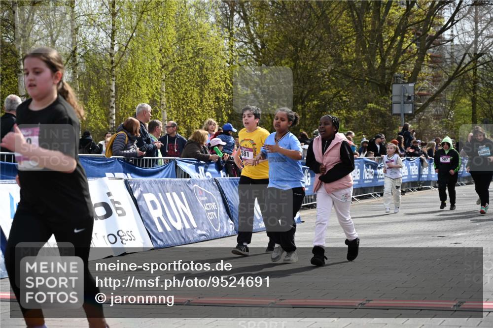 12.04.2026 - 45. Internationalen Wilhelmsburger Insellauf J. Mangold http://msf.ph/oto/9524691 12.04.2026 14:52:19 Ziel 349, 581 meine-sportfotos.de