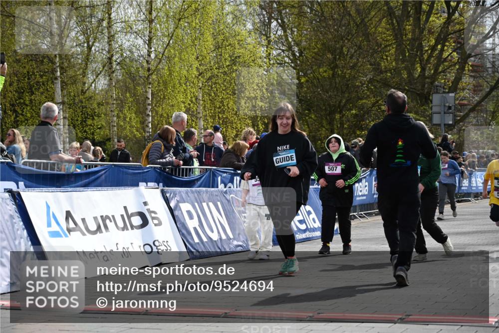 12.04.2026 - 45. Internationalen Wilhelmsburger Insellauf J. Mangold http://msf.ph/oto/9524694 12.04.2026 14:52:23 Ziel 581, 570, 354, 507 meine-sportfotos.de