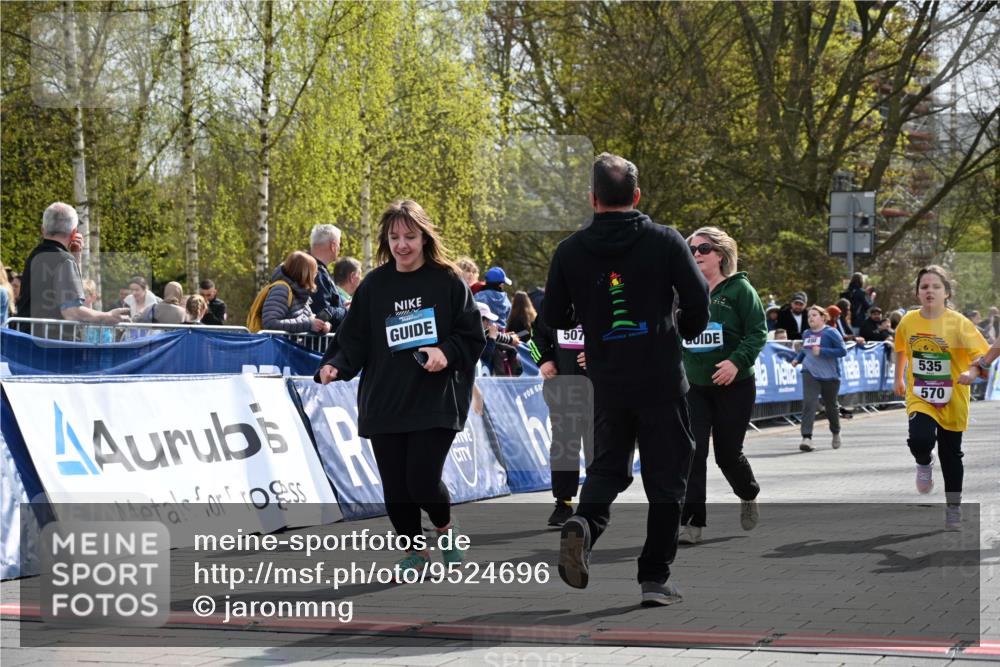12.04.2026 - 45. Internationalen Wilhelmsburger Insellauf J. Mangold http://msf.ph/oto/9524696 12.04.2026 14:52:24 Ziel 581, 570, 354, 507, 498 meine-sportfotos.de