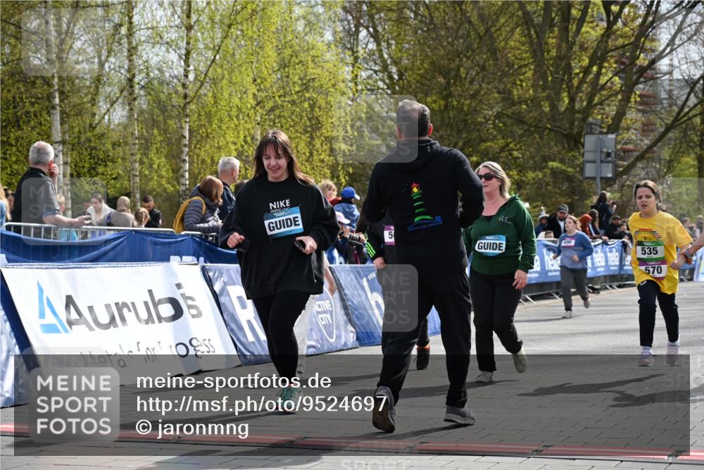 12.04.2026 - 45. Internationalen Wilhelmsburger Insellauf J. Mangold http://msf.ph/oto/9524697 12.04.2026 14:52:24 Ziel 581, 570, 354, 507, 498 meine-sportfotos.de
