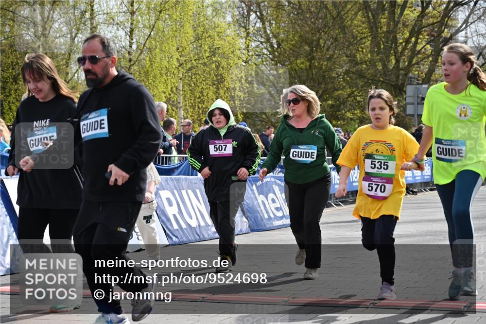 12.04.2026 - 45. Internationalen Wilhelmsburger Insellauf J. Mangold http://msf.ph/oto/9524698 12.04.2026 14:52:25 Ziel 570, 354, 507, 498 meine-sportfotos.de