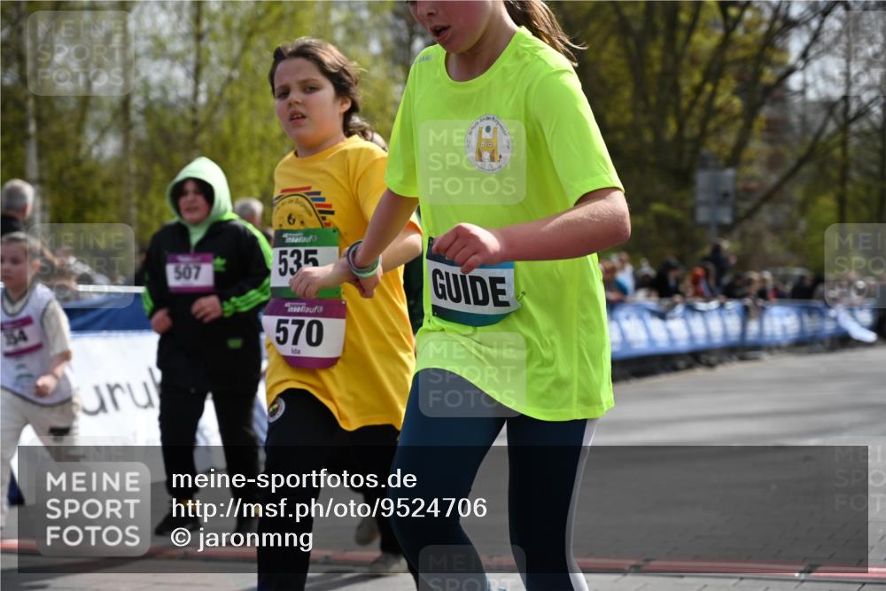 12.04.2026 - 45. Internationalen Wilhelmsburger Insellauf J. Mangold http://msf.ph/oto/9524706 12.04.2026 14:52:26 Ziel 570, 354, 507, 498 meine-sportfotos.de