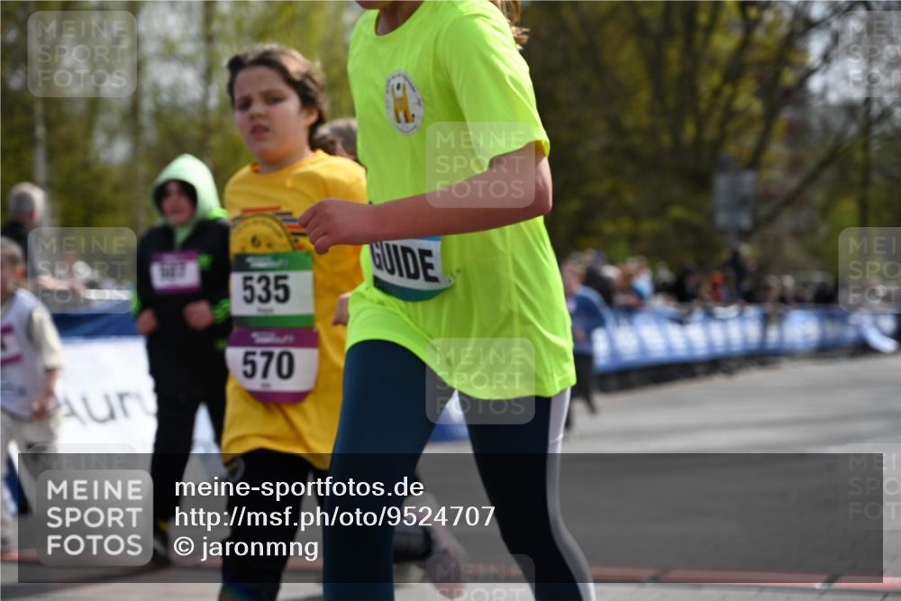 12.04.2026 - 45. Internationalen Wilhelmsburger Insellauf J. Mangold http://msf.ph/oto/9524707 12.04.2026 14:52:26 Ziel 570, 354, 507, 498 meine-sportfotos.de