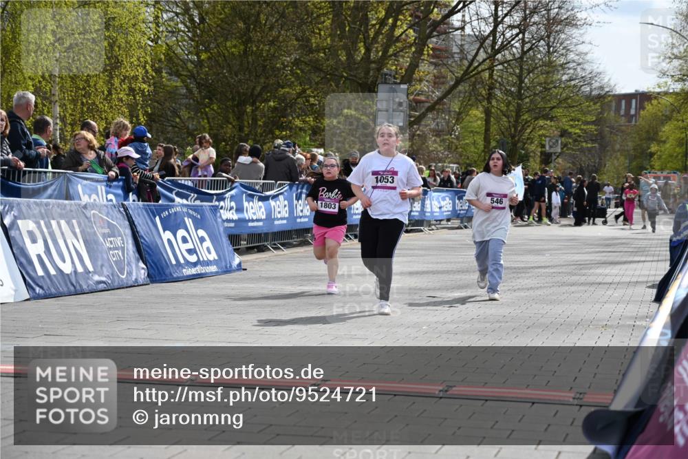 12.04.2026 - 45. Internationalen Wilhelmsburger Insellauf J. Mangold http://msf.ph/oto/9524721 12.04.2026 14:52:37 Ziel 1053, 546, 1803 meine-sportfotos.de