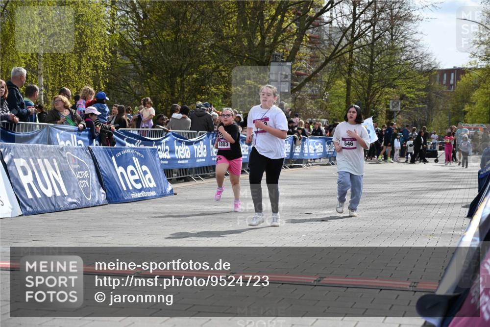 12.04.2026 - 45. Internationalen Wilhelmsburger Insellauf J. Mangold http://msf.ph/oto/9524723 12.04.2026 14:52:37 Ziel 1053, 546, 1803 meine-sportfotos.de