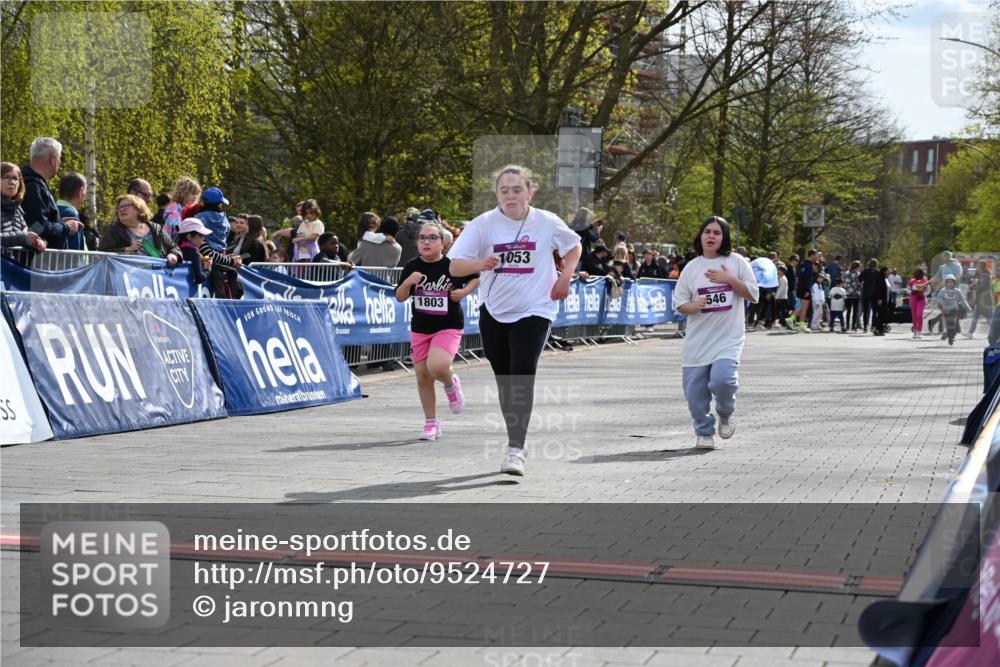 12.04.2026 - 45. Internationalen Wilhelmsburger Insellauf J. Mangold http://msf.ph/oto/9524727 12.04.2026 14:52:37 Ziel 1053, 546, 1803 meine-sportfotos.de