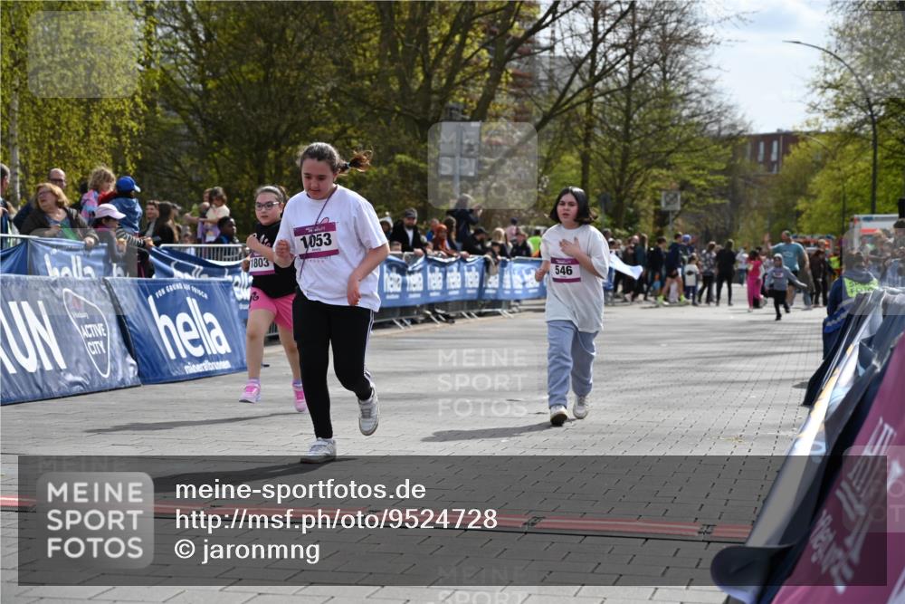 12.04.2026 - 45. Internationalen Wilhelmsburger Insellauf J. Mangold http://msf.ph/oto/9524728 12.04.2026 14:52:38 Ziel 1053, 546, 1803 meine-sportfotos.de